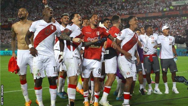 Peru celebrate after beating Paraguay