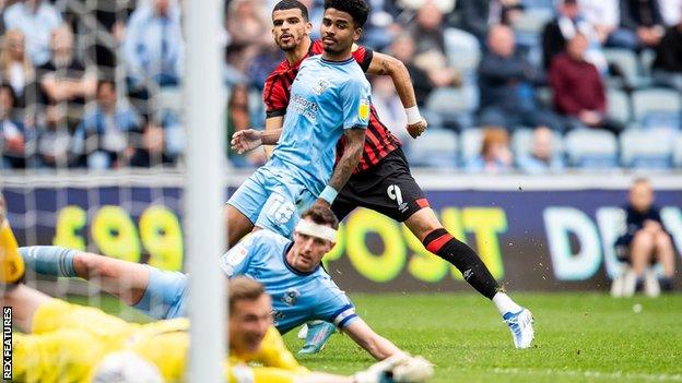 Coventry City 0-3 Bournemouth: Dominic Solanke double helps Cherries win -  BBC Sport