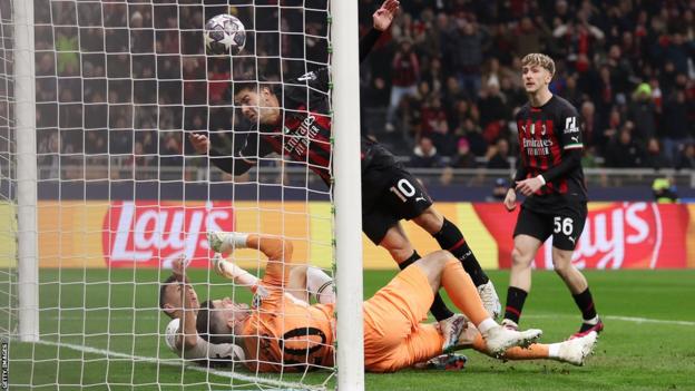 AC Milan 1-0 Tottenham: Antonio Conte's side fall to narrow first-leg in last - BBC Sport