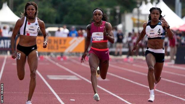 Elaine Thompson-Herah racing alongside Aleia Hobbs and Gabby Thomas