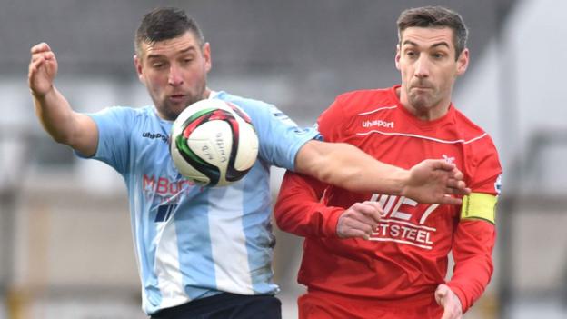 Matthew Tipton and Keith O'Hara contend for possession as Ballymena United draw 1-1 with Portadown at the Showgrounds