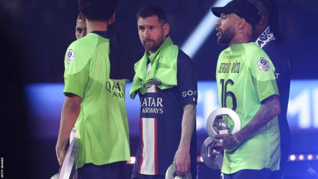 Neymar joins Lionel Messi and his Paris team-mates at the Ligue 1 trophy ceremony