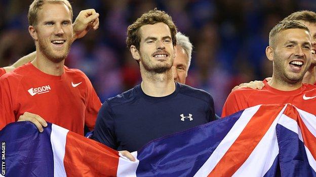 Andy Murray (centre)