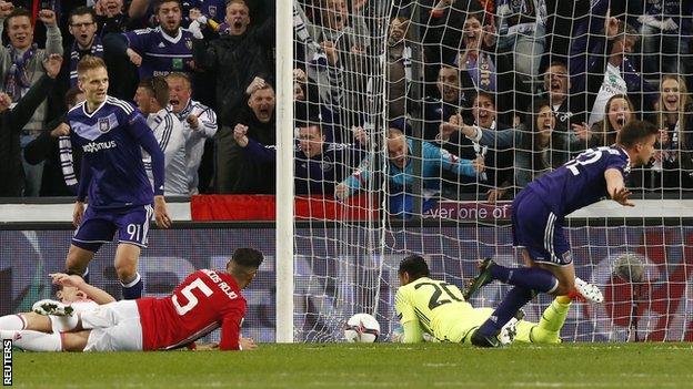 Manchester United interested in signing Anderlecht goalkeeper