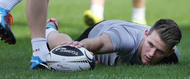 Craig Gilroy will continue his rugby career at Ulster after signing a two-year contract extension