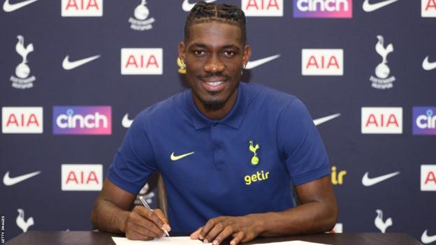 Tottenham want to sign Yves Bissouma