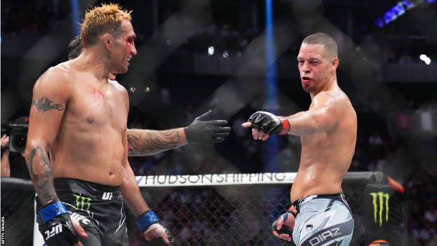 Nate Diaz points to Tony Ferguson during their fight