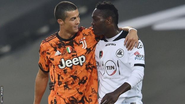 Spezia and Ghana's Emmanuel Gyasi (right) hugs Juventus and Portugal's Critsiano Ronaldo