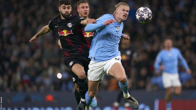 Josko Gvardiol playing for RB Leipzig against Manchester City at Etihad Stadium in the 2022-23 Champions League