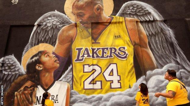 A mural of Bryant and his daughter Gianna