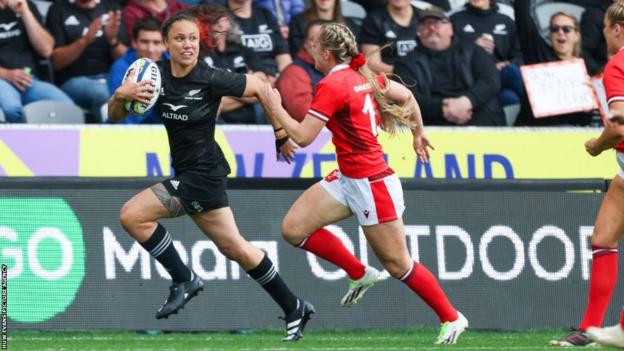 Ruby Tui scores a try against Wales