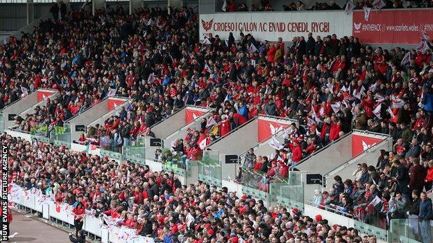 Scarlets crowd