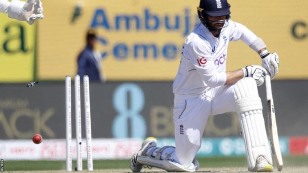 England wicketkeeper Ben Foakes is bowled