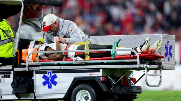 Philadelphia Eagles players carted off after suffering neck