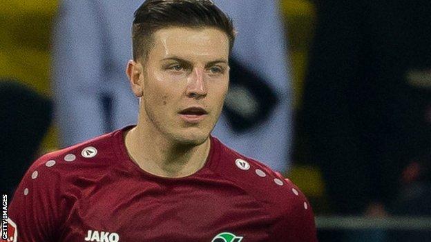 Kevin Wimmer in action for Hannover