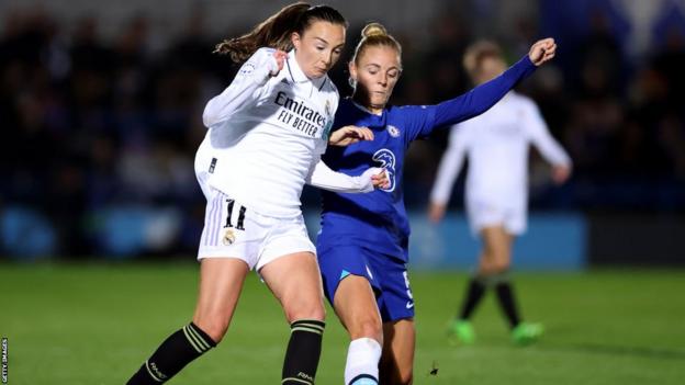 Caroline Weir playing for Real Madrid against Chelsea