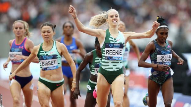 Jemma Reekie celebrates winning the women's 800m at the London Diamond League