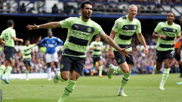 Ilkay Gundogan celebrates scoring for Manchester City against Everton