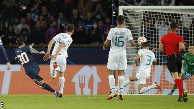 Unstoppable' Lionel Messi ends 'desperate' goal search for PSG against Man  City - BBC Sport