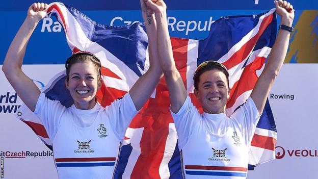 Britain's Emily Craig and Imogen Grant celebrate winning the 2022 World Championships