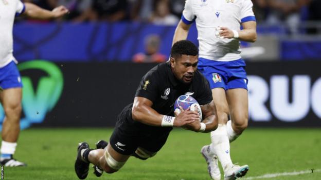 New Zealand skipper Savea went over in the 21st minute to secure his side a rapid bonus point