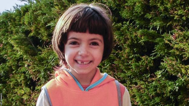 A childhood picture of a smiling Aitana Bonmati