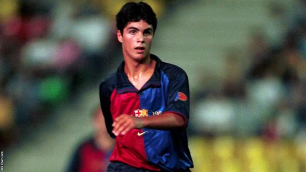 Mikel Arteta playing for Barcelona in a friendly against Hertha Berlin in August 1999