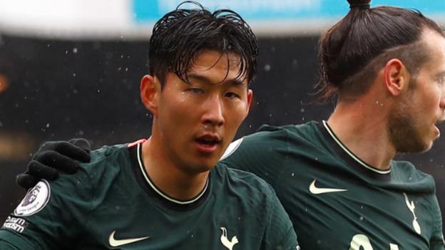 Son Heung-Min reacciona tras marcar ante el Leeds United para el Tottenham en la Premier League en 2020-21