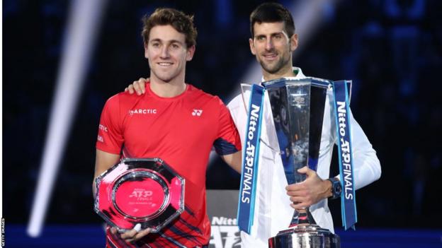 Casper Ruud (left) and Novak Djokovic