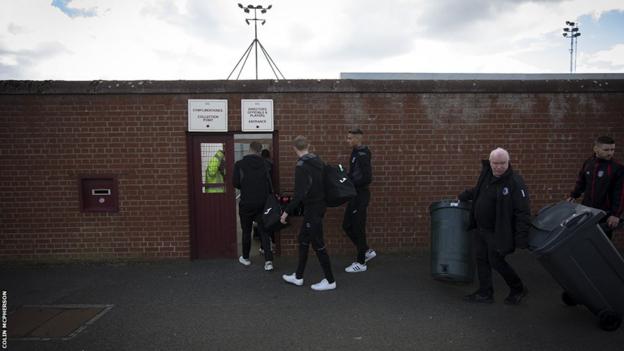 Players and staff arrive at Gayfield