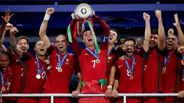Le Portugal a battu la France, pays hôte, à Paris pour soulever le trophée des Championnats d'Europe en 2016