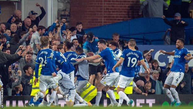 Everton players celebrate
