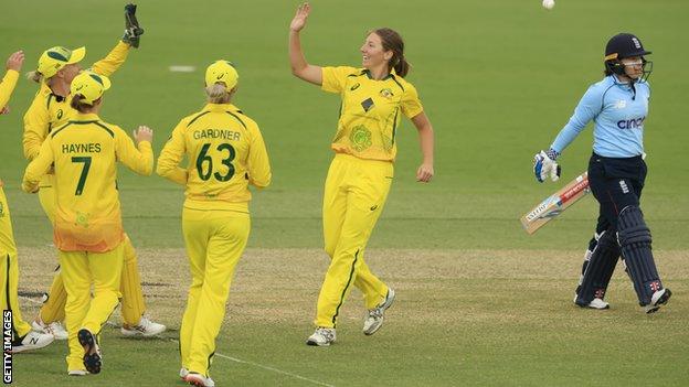 Australia celebrate Tammy Beaumont wicket