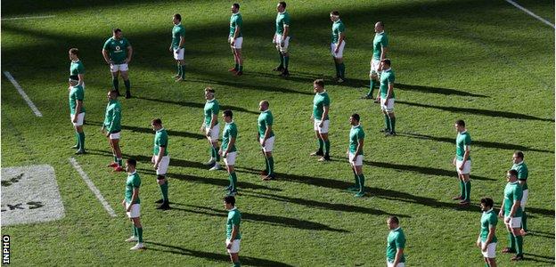 Ireland face the haka in the shape of an eight in memory of the late Anthony Foley in Chicago in 2016