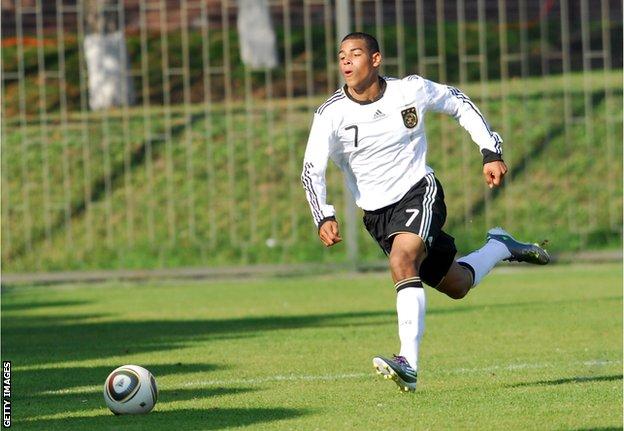 Hernandez, playing for Germany U18s in October 2010