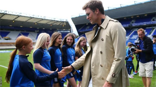 Tom Brady met with a local girls team before kick-off at St Andrew's