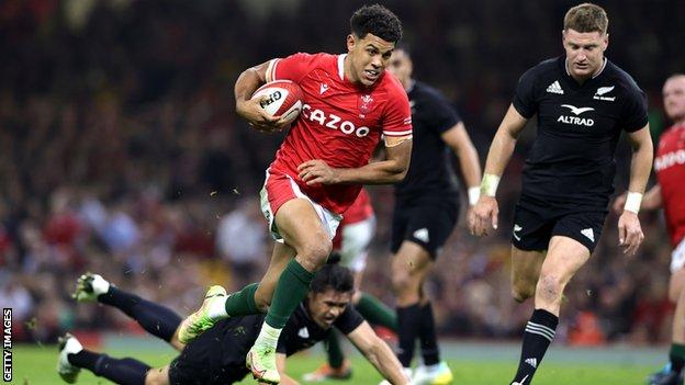 Winger Rio Dyer breaks done  to people     a effort   connected  his Wales debut