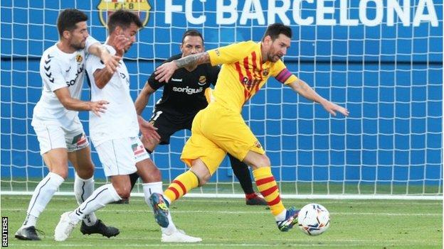 Lionel Messi plays for Barcelona in pre-season friendly win - BBC Sport