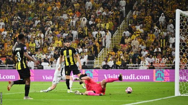 Karim Benzema scores for Al-Ittihad against Auckland City at the Fifa Club World Cup