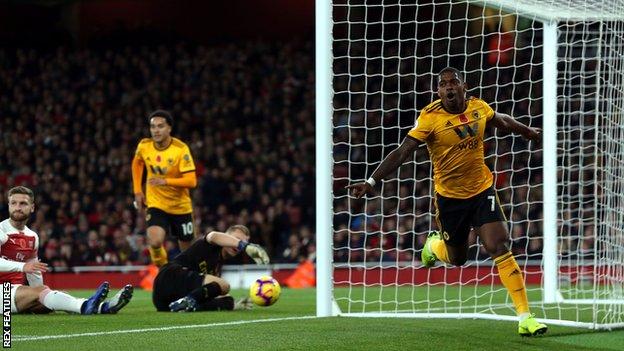 Arsenal 1 1 Wolverhampton Wanderers Mkhitaryan Rescues Gunners Bbc Sport