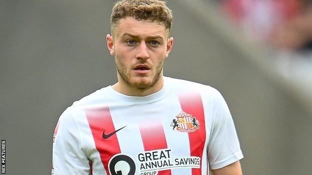 Elliot Embleton: Sunderland midfielder signs new contract - BBC Sport