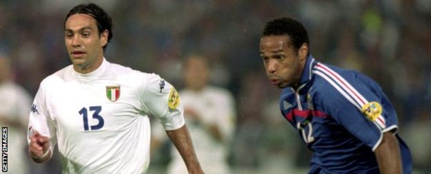 Thierry Henry (right) and Alessandro Nesta (left)