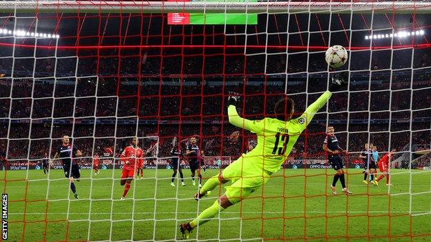 Sadio Mane scores for Bayern Munich against Viktoria Plzen