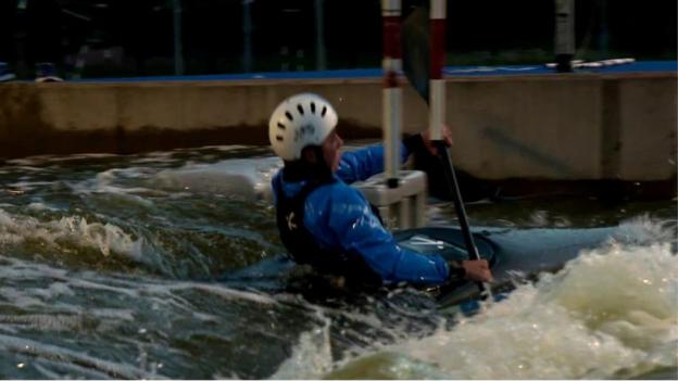 BBC Sport Scotland's Laura McGhie took on the canoe slalom in Glasgow - BBC Sport