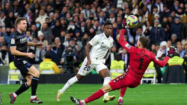 Real Madrid 0-0 Real Sociedad: Hosts lose ground in title race after goalless stalemate - BBC