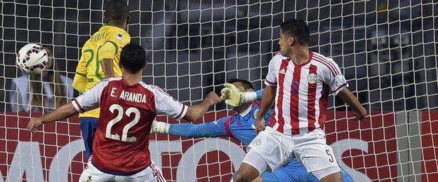 Robinho scores against Paraguay