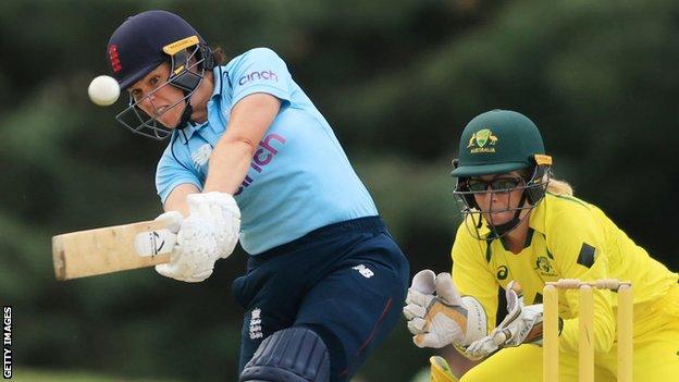 Alice Davidson-Richards batting for England against Australia