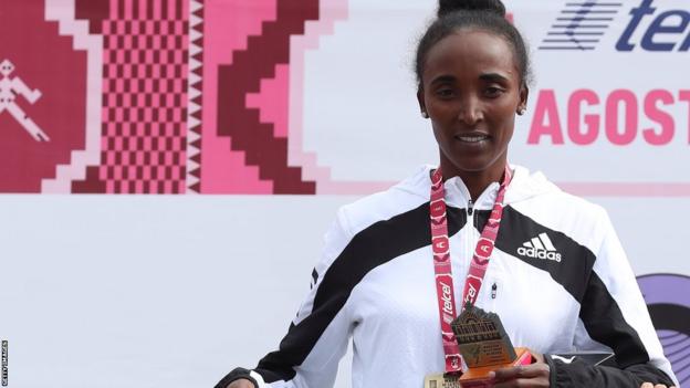 Chip Conciliator farfurie  Kelvin Kiptum & Amane Beriso become third-fastest marathon runners - BBC  Sport