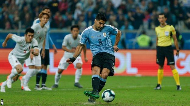Suarez pivotal as Uruguay beat Japan - Eurosport