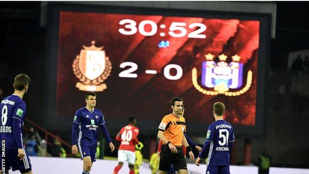 Standard Liege v Anderlecht abandoned because of flares & smoke